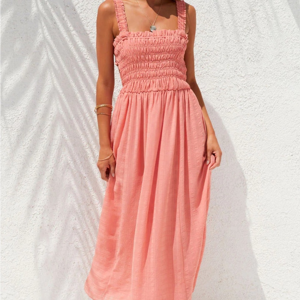 Vici WATCH ME WORK SMOCKED MIDI DRESS - CORAL